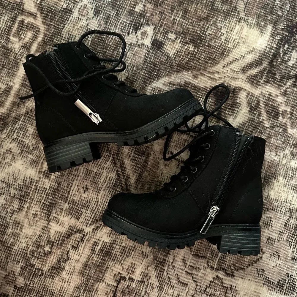 Kids Black Star Studded Combat Boots Size 11